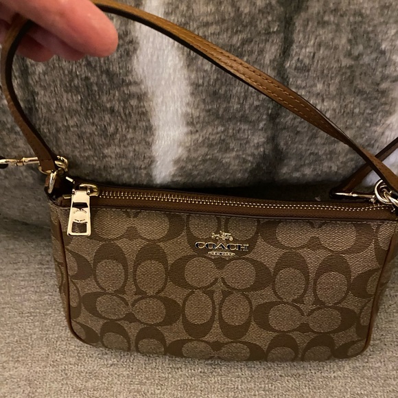Coach Signature Crossbody - Picture 3 of 8